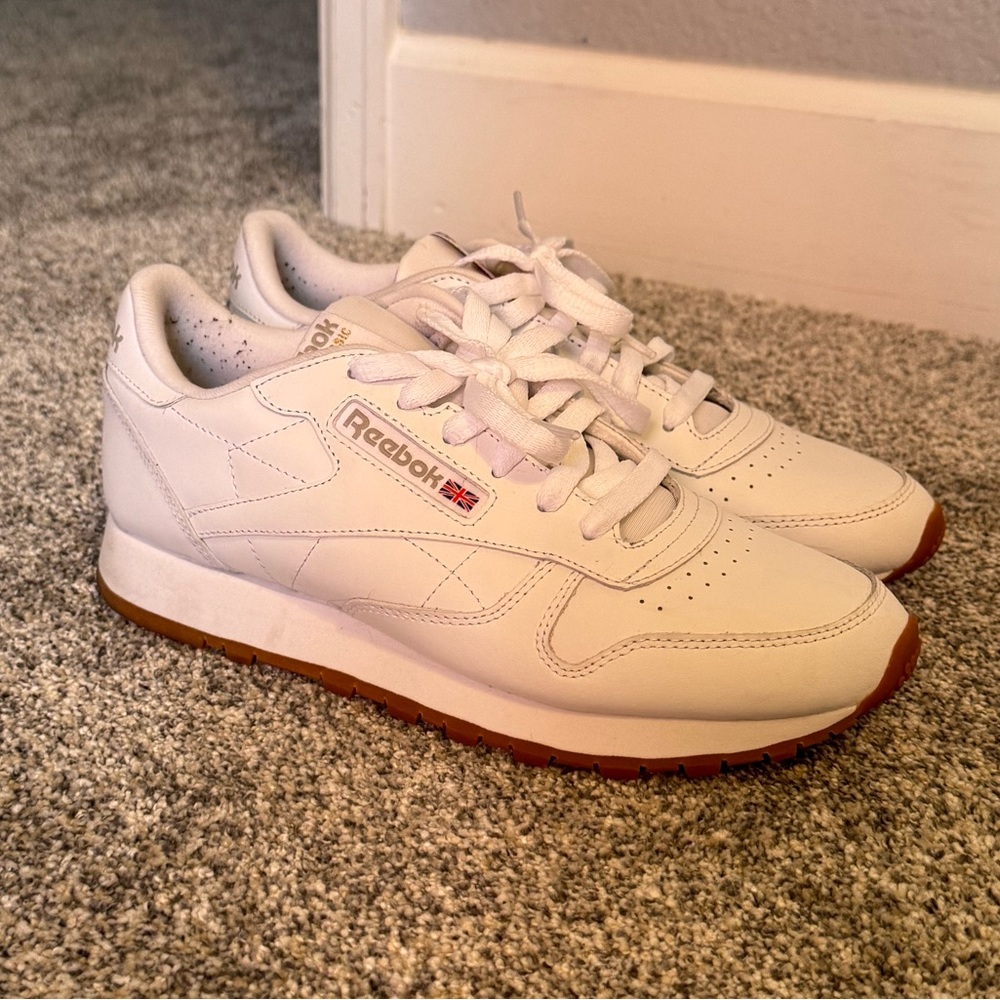 EUC Reebok Classic White Sneakers Sz 8
